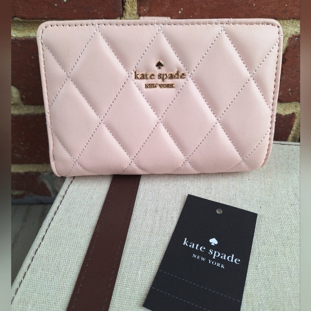 Like New KATE SPADE conch pink Carey smooth quilted leather wallet